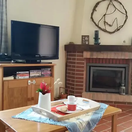 Holiday home White Bougainvillea House Foz do Arelho